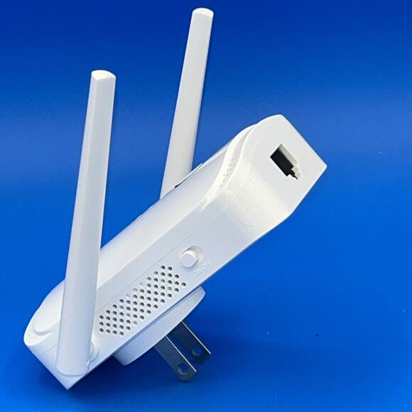 Macard 300Mbps Wireless Repeater N300 - Picture 2 of 4